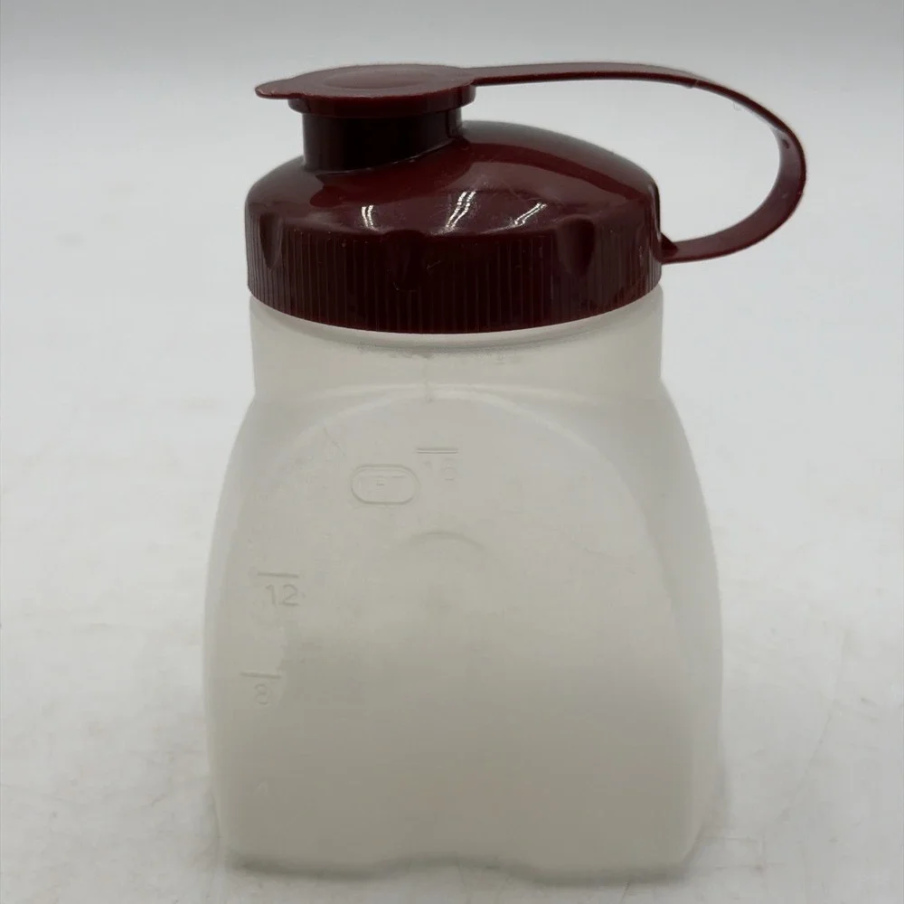 Rubbermaid Servin Saver 1 Pint Juice Bottle Drink Containers 16 oz Red Lid
